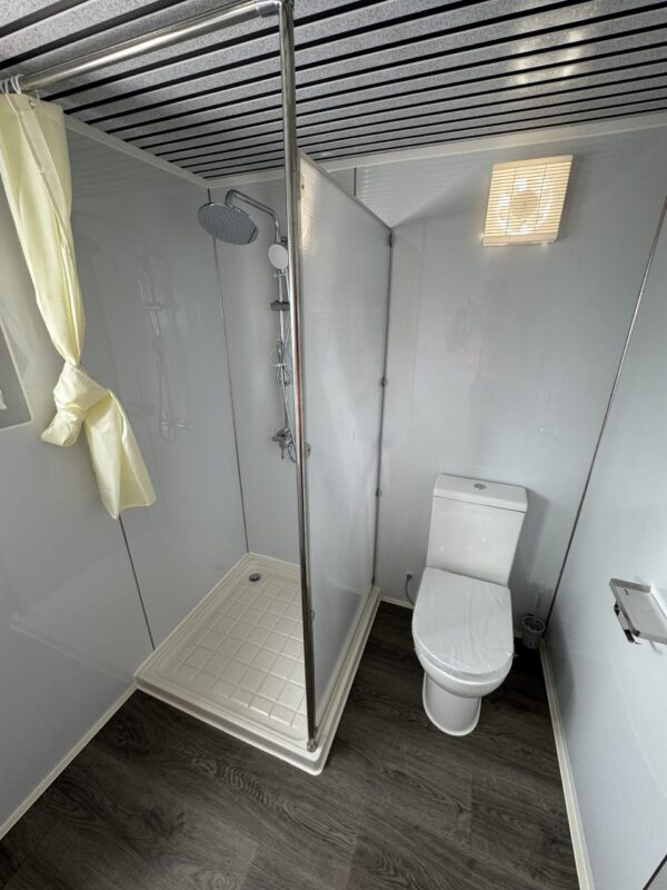 2.2x1.9m MODULAR ENSUITE - Image 6