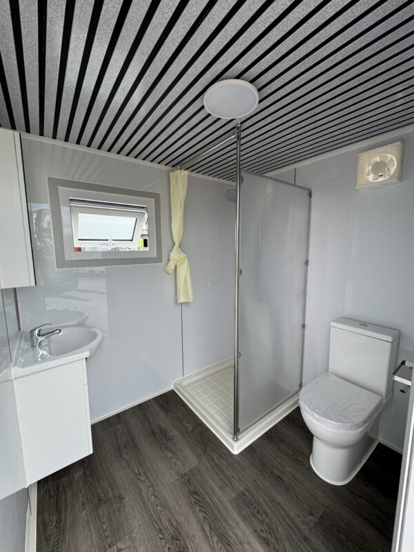 2.2x1.9m MODULAR ENSUITE - Image 3