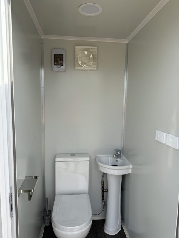 2.1x1.3m MODULAR TOILET & SHOWER - Image 6