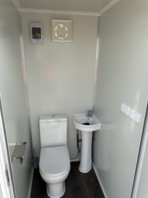 2.1x1.3m MODULAR TOILET & SHOWER - Image 8