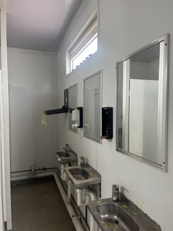 SECOND HAND 6x2.4m MF TOILET BLOCK (4M+URINAL, 2F) SEWER REGION A2 (ASSET 6766) - Image 2