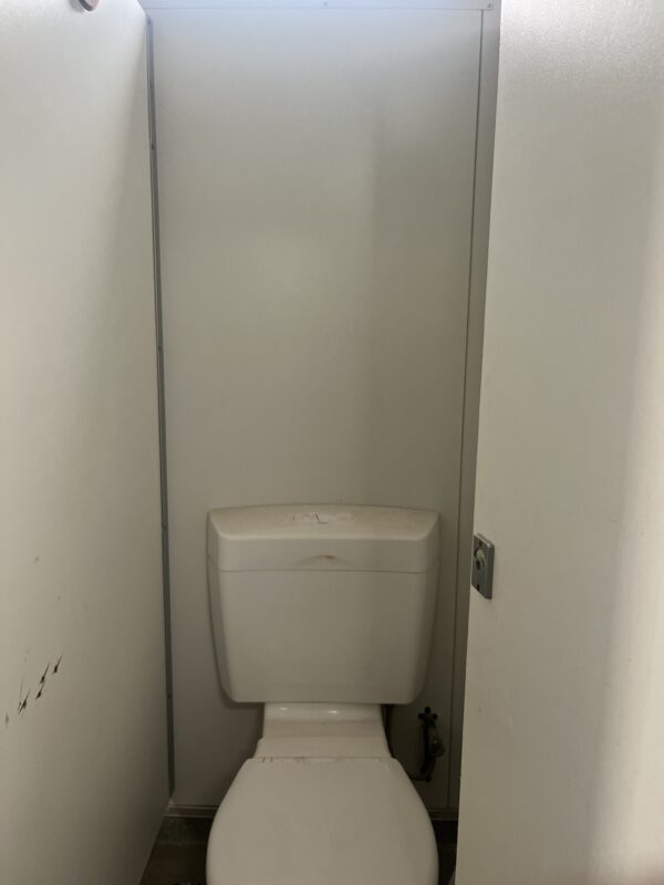 SECOND HAND 6x2.4m MF TOILET BLOCK (4M+URINAL, 2F) SEWER REGION A2 (ASSET 6766) - Image 3