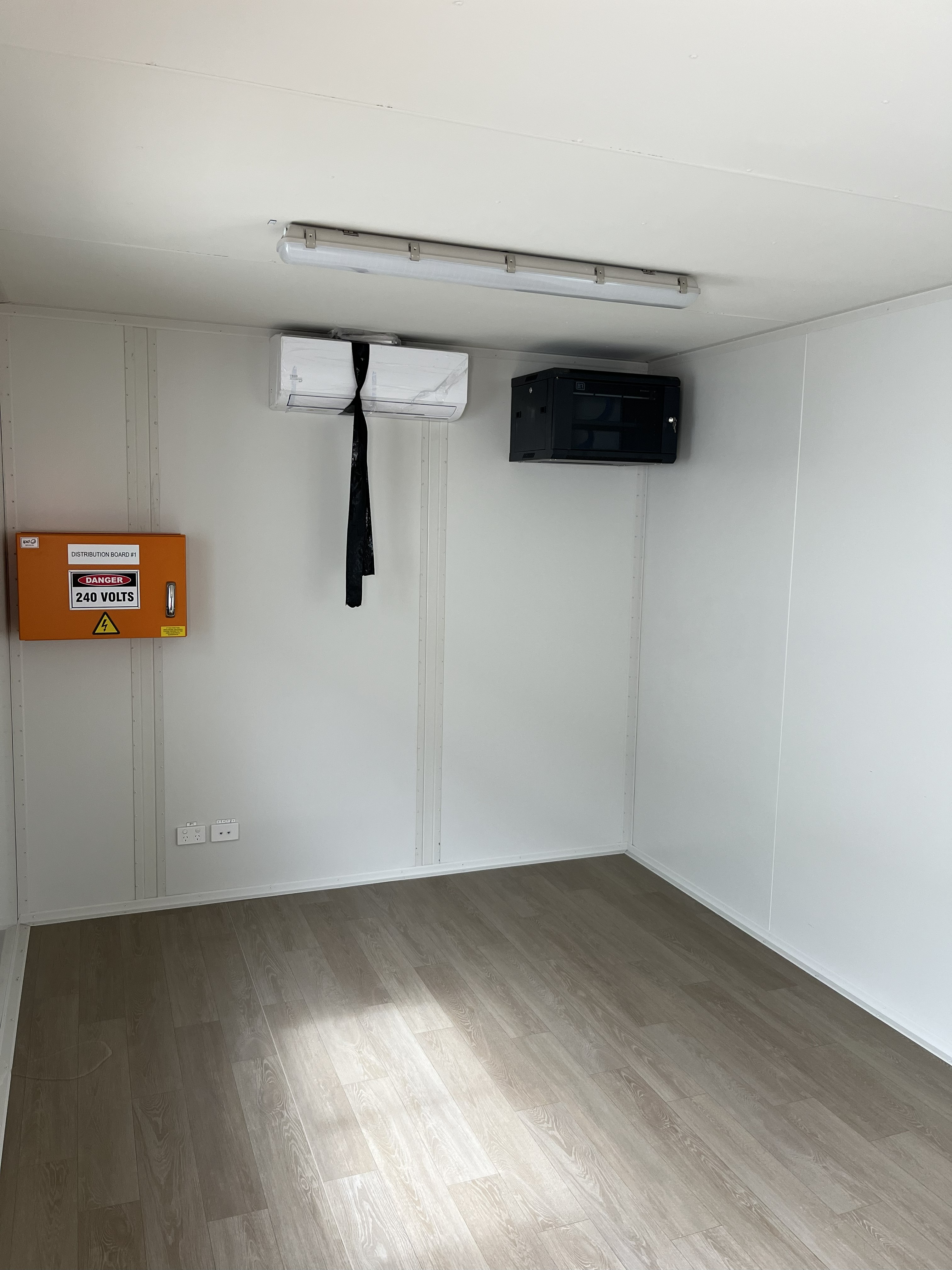 NEW 12X3M SITE OFFICE MINE SPEC ELECTRICAL REGION D2 (6262) - Image 10